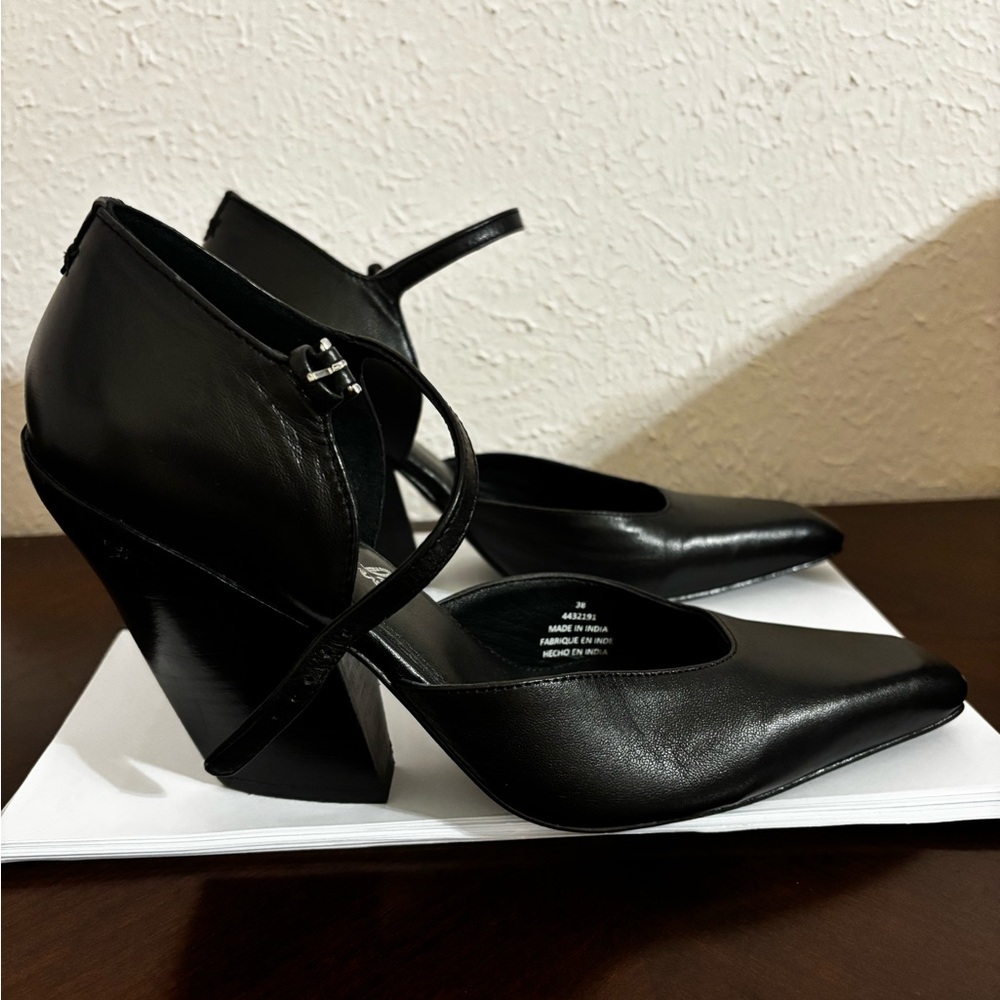 FREE PEOPLE Black Pointed Toe Ankle-Strap Pumps